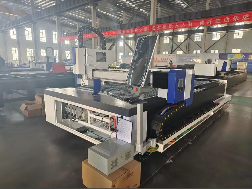 Industrial 3000W CNC Fiber Las - Industrial Laser Cutter For Metal 评论和价格